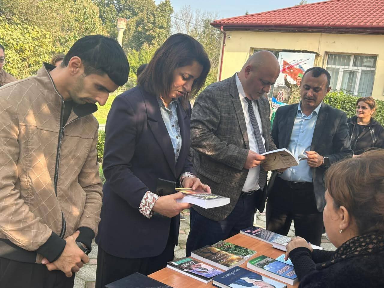 “Hər bir vətəndaşın qanun kitabı” adlı kitab sərgisi keçirilib