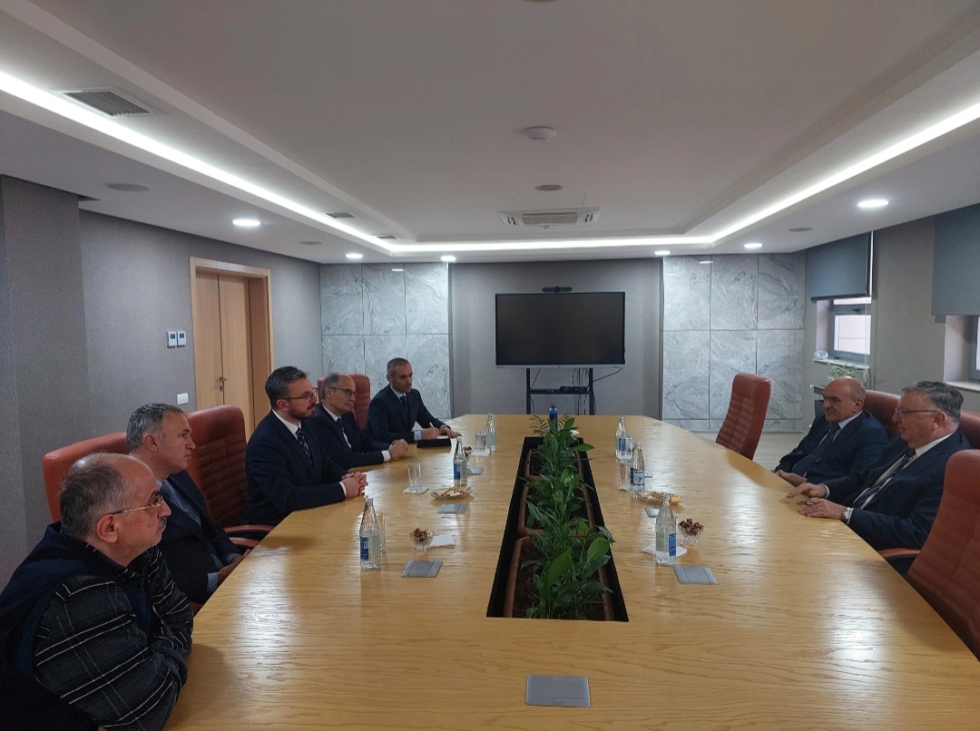 DİM sədr müavini Namiq Babayev beynəlxalq simpozium iştirakçıları ilə görüşüb