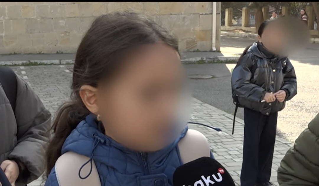 Direktorun oğlu da daxil, şagirdlər məktəbdə elektron qəlyan çəkirlər?