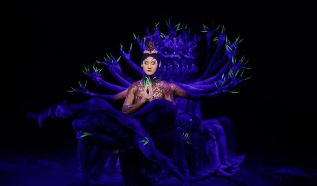 "Yang Liping Contemporary Dance" Bakı səhnəsində möhtəşəm çıxış etdi