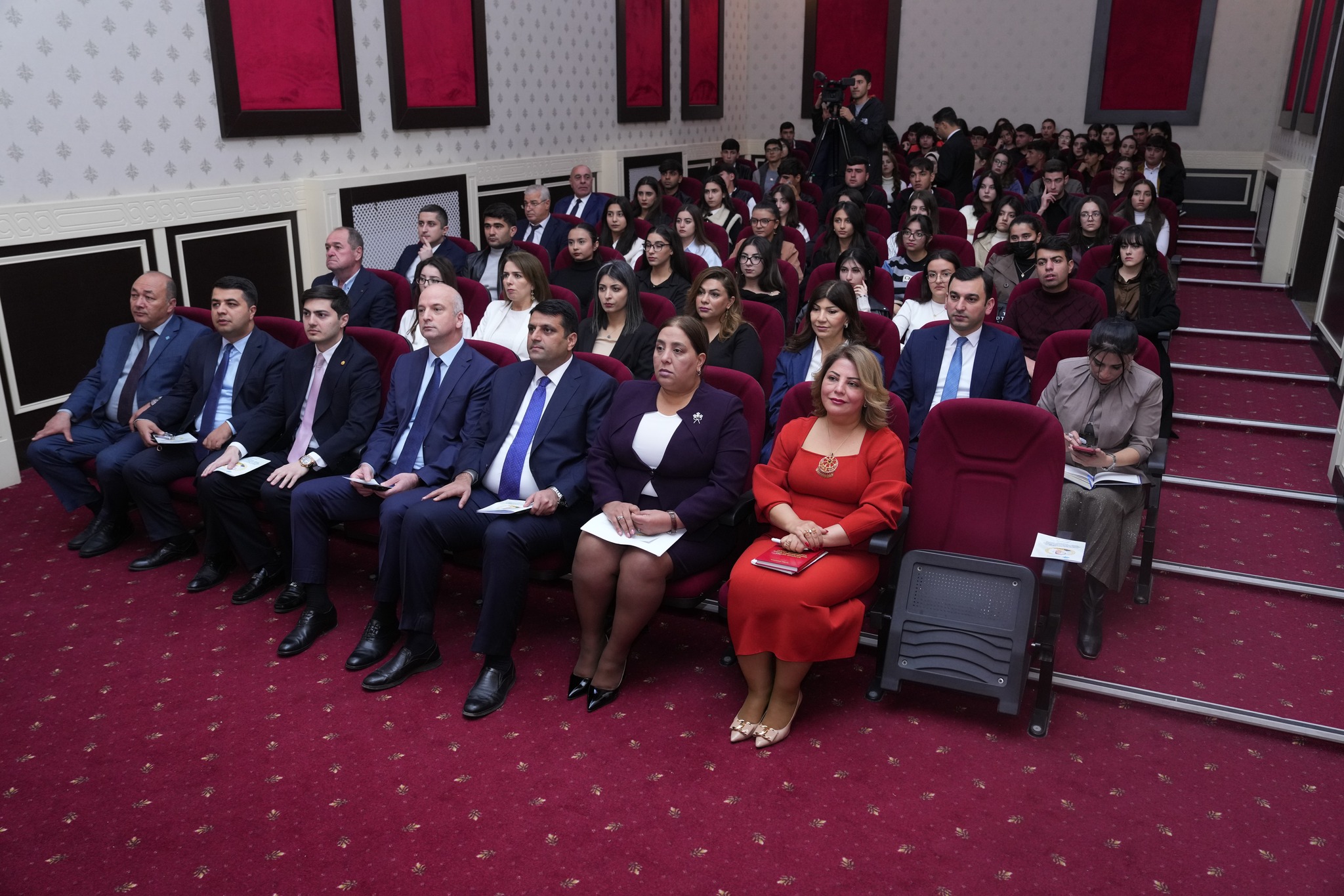 Naxçıvanda ilk qızlar məktəbinin yaradıcısına həsr olunmuş konfrans keçirilib