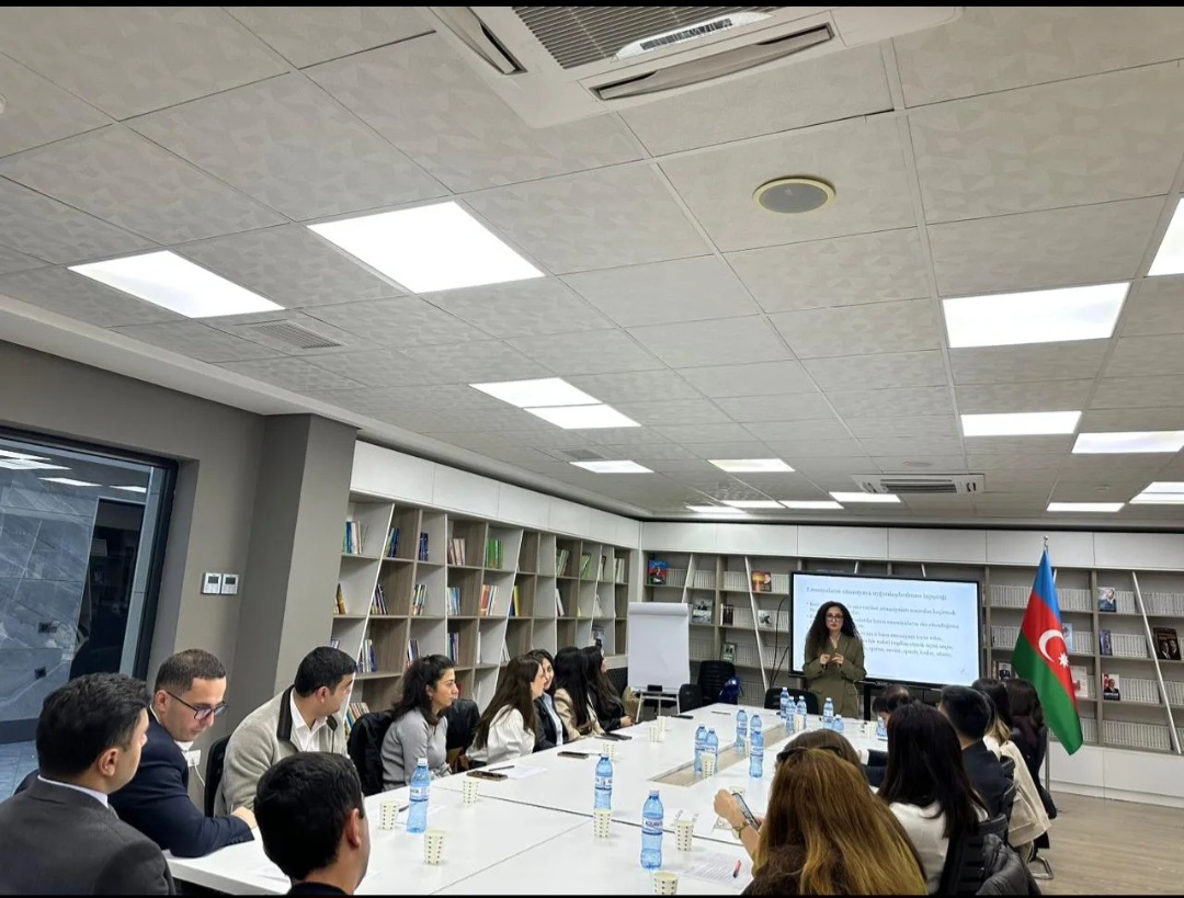 “Peşəkar kommunikasiya və emosional zəka: komanda daxili birliyin artırılması” mövzusunda keçirilib