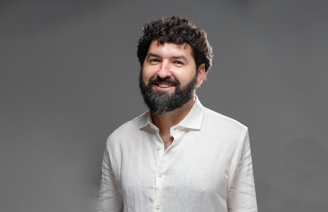 Məktəbdə baş verən konfliktləri psixoloq sağlam yolla necə həll edə bilər?