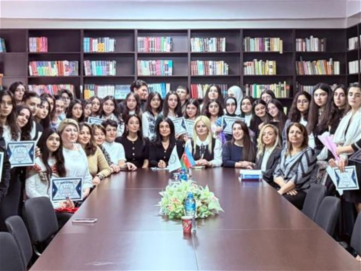 Xalq şairi Bəxtiyar Vahabzadənin 100 illiyinə həsr olunmuş tədbir keçirilib