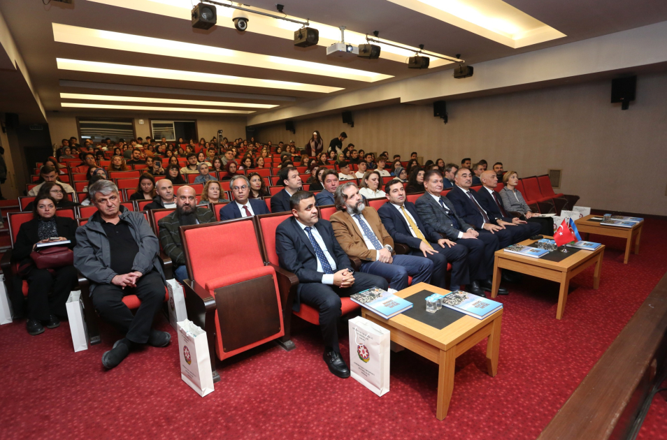 Ankarada “Daşları toplama zamanı” adlı kitabın təqdimatı keçirilib