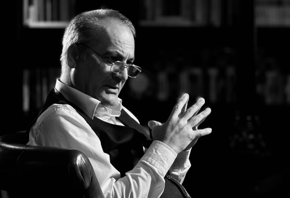 Elşən Rüstəmov: "Dövlətimizi necə qoruyuruqsa, dilimizi də elə qorumalıyıq"