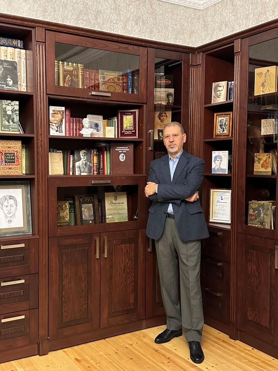 Görkəmli yeseninşünas alimin yeni kitabı