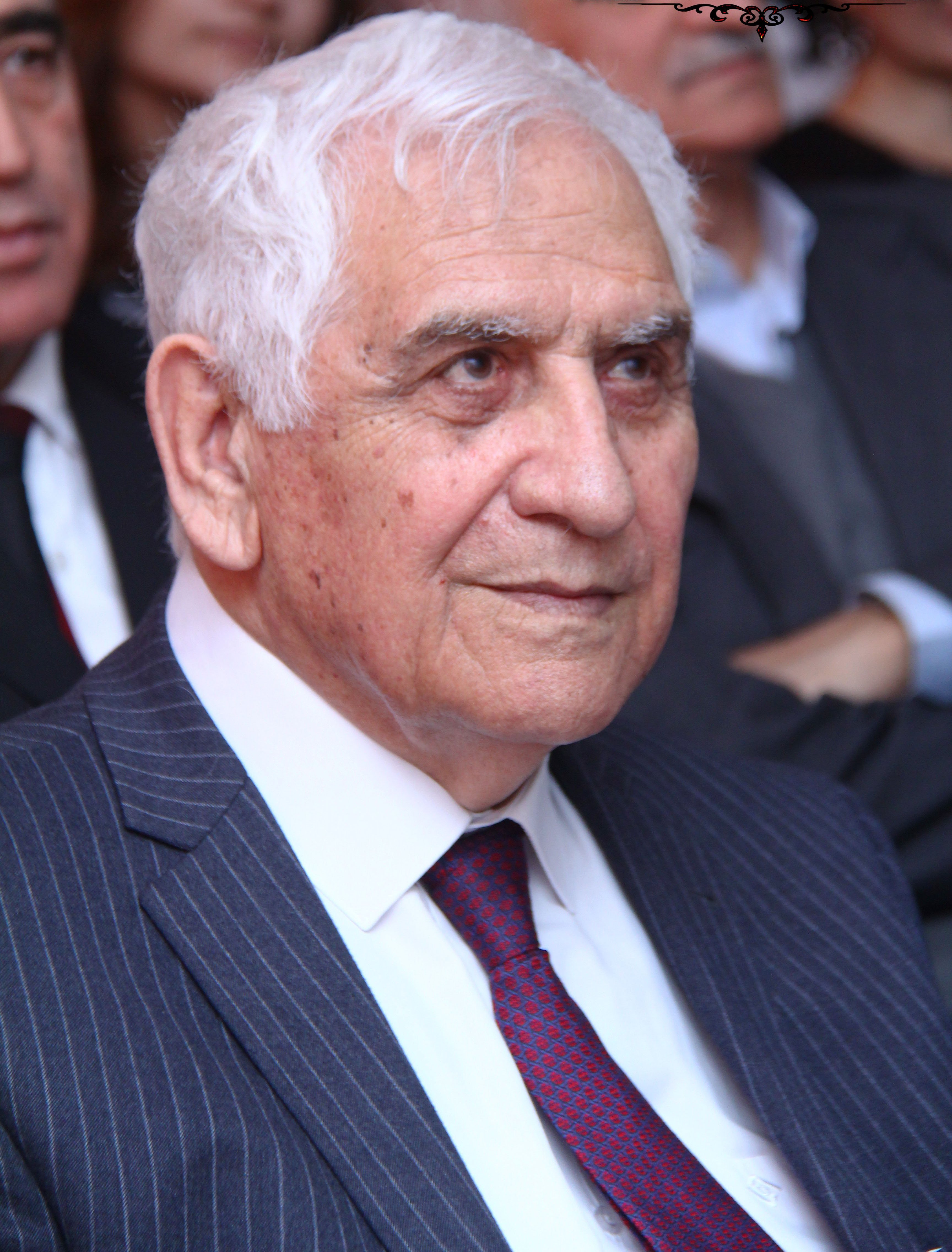 Xalq şairi Nəriman Həsənzadə Mərkəzi Klinik xəstəxanasına yerləşdirildi