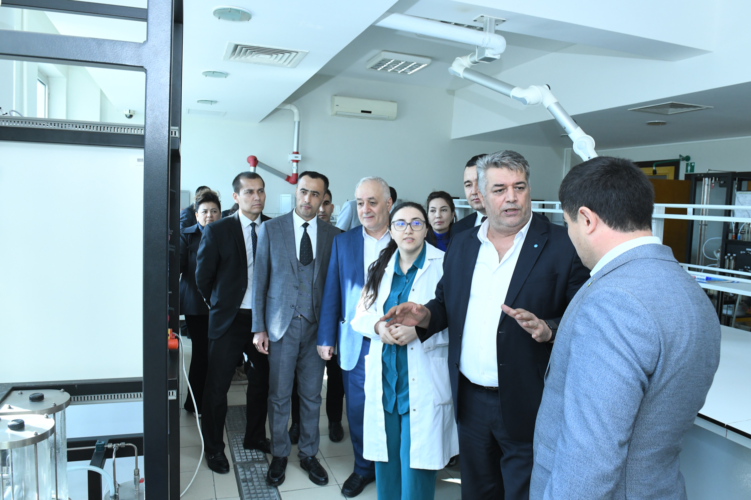 Özbəkistanlı qonaqlar BMU-nun texnoloji imkanları ilə tanış olublar