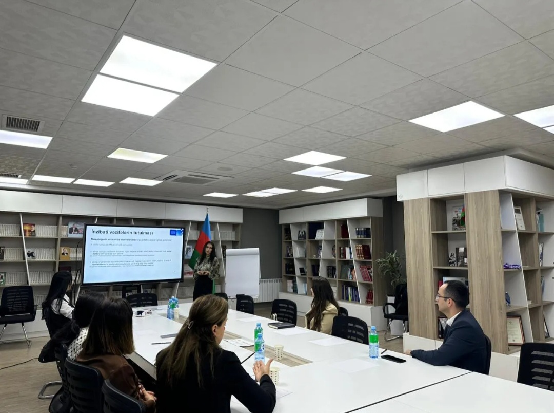 “Dövlət qulluğuna dair qanunvericiliyin təcrübədə tətbiqi məsələləri” mövzusunda təlim keçirilib