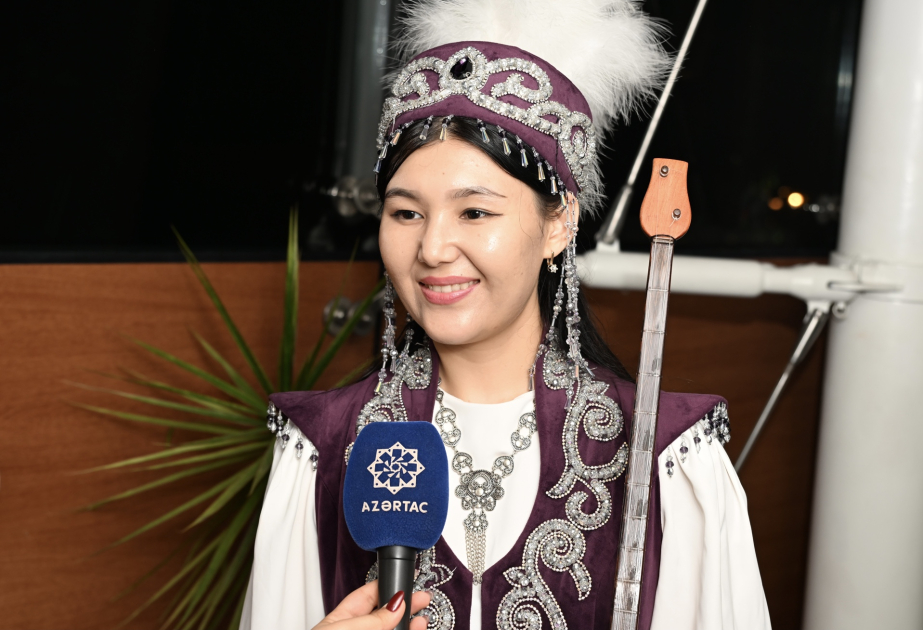 Qazaxıstanlı ifaçı: İllər sonra Bakıda çıxış etmək xoş duyğudur