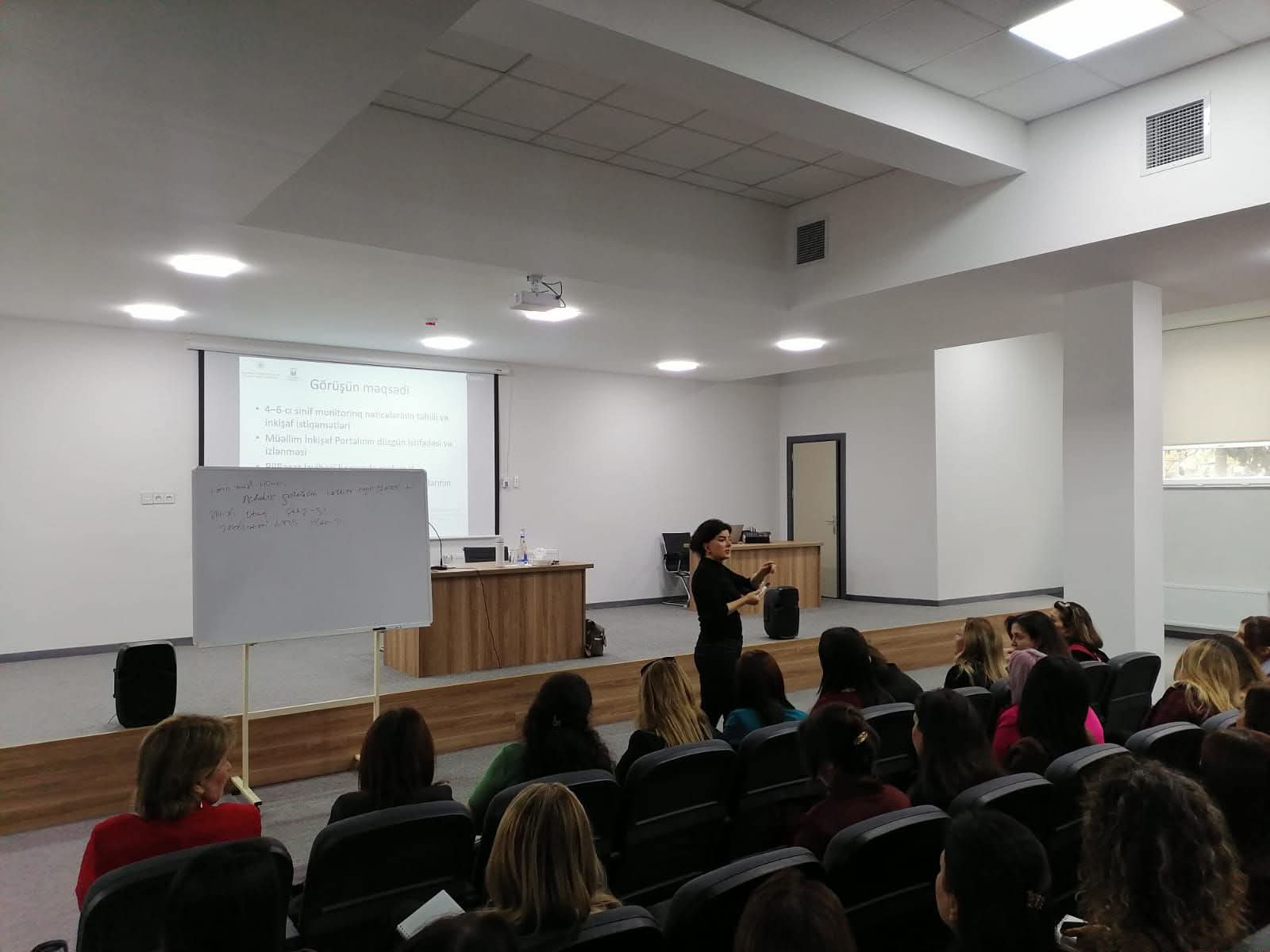 BŞTİ-nin ümumtəhsil müəssisələrində çalışan metodistlərlə görüş keçirilib