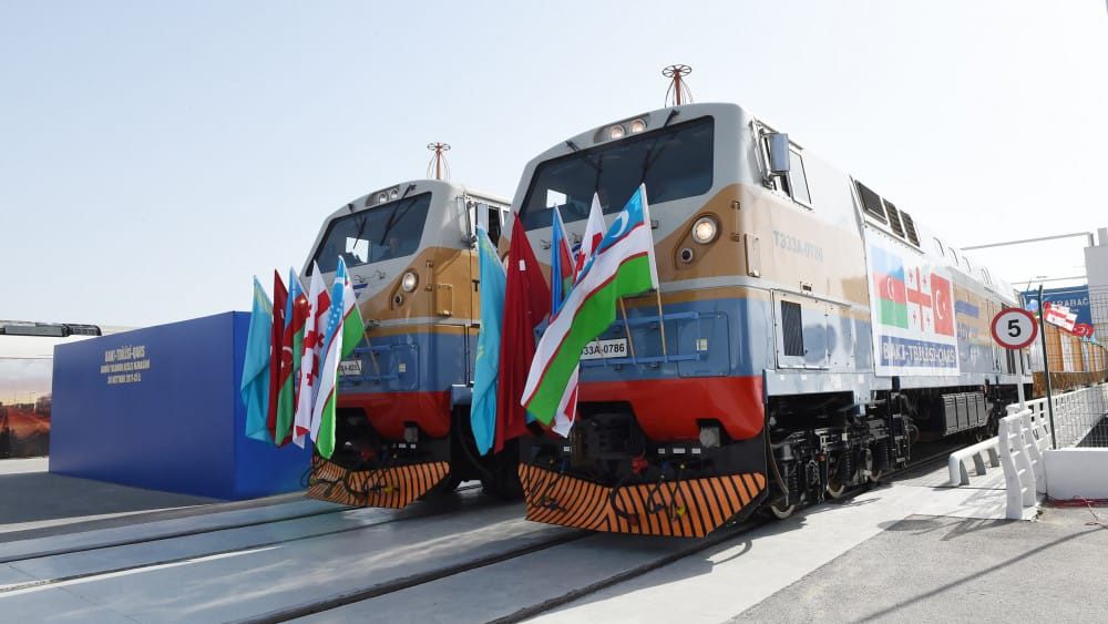 21 Noyabr 2007 — Bakı-Tbilisi-Qars dəmir yolunun Gürcüstan hissəsinin təməli qoyulub