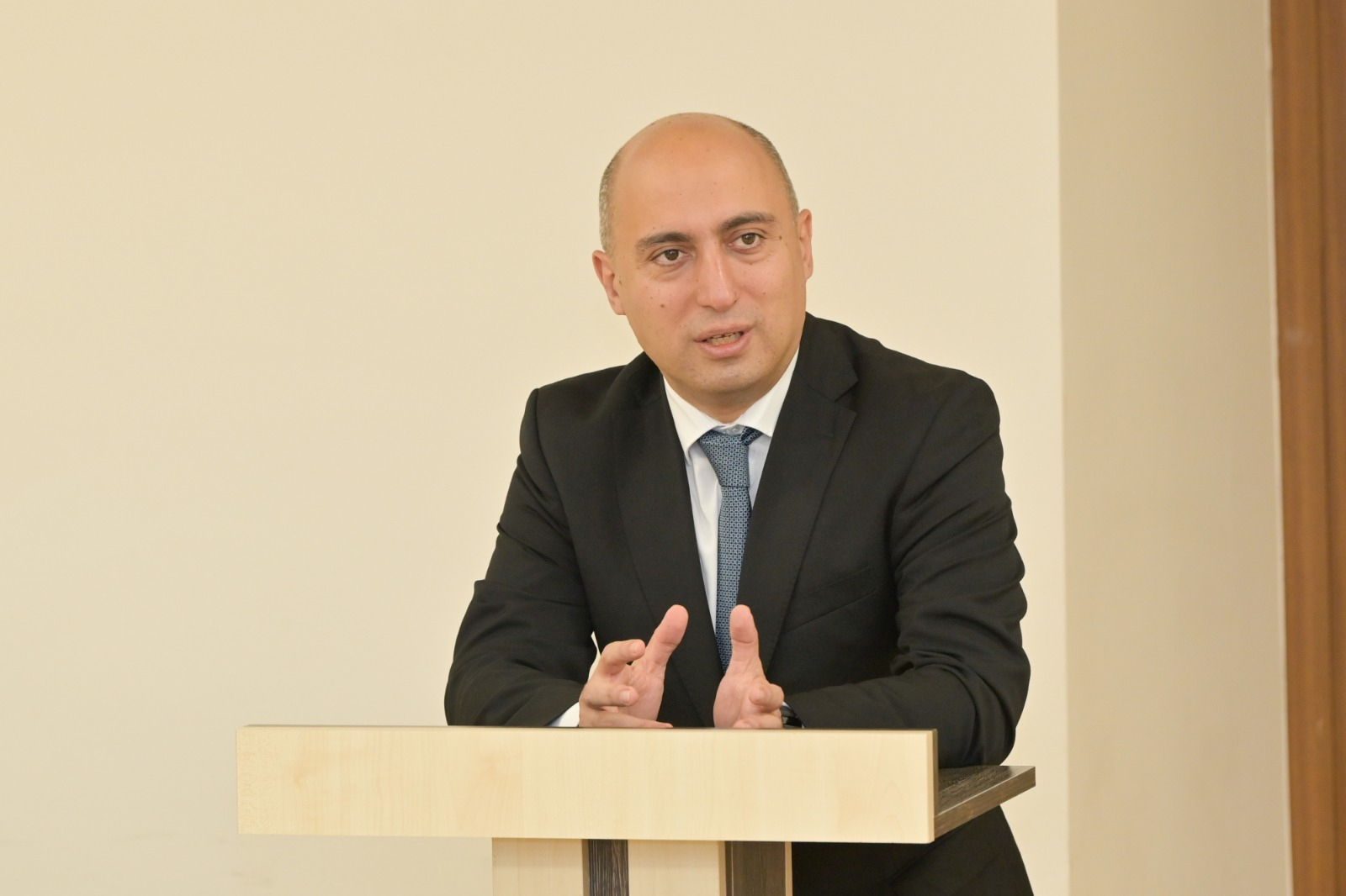 "Biz müəllimin rifahını yaxşılaşdırmaqla həyatlarının müsbətə dəyişməsinə çalışırıq"