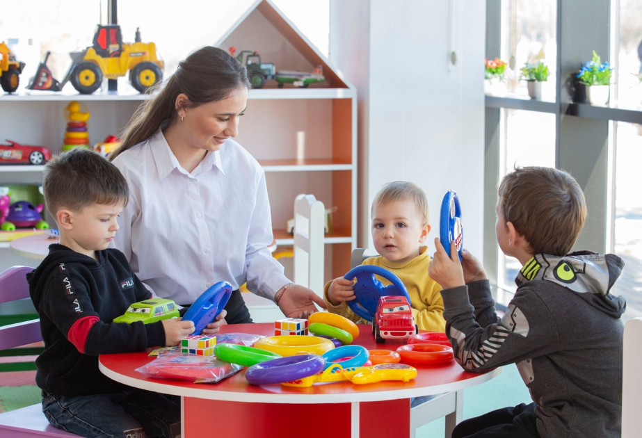 Tərbiyəçi-müəllim vəzifəsi üzrə müsahibə davam edir