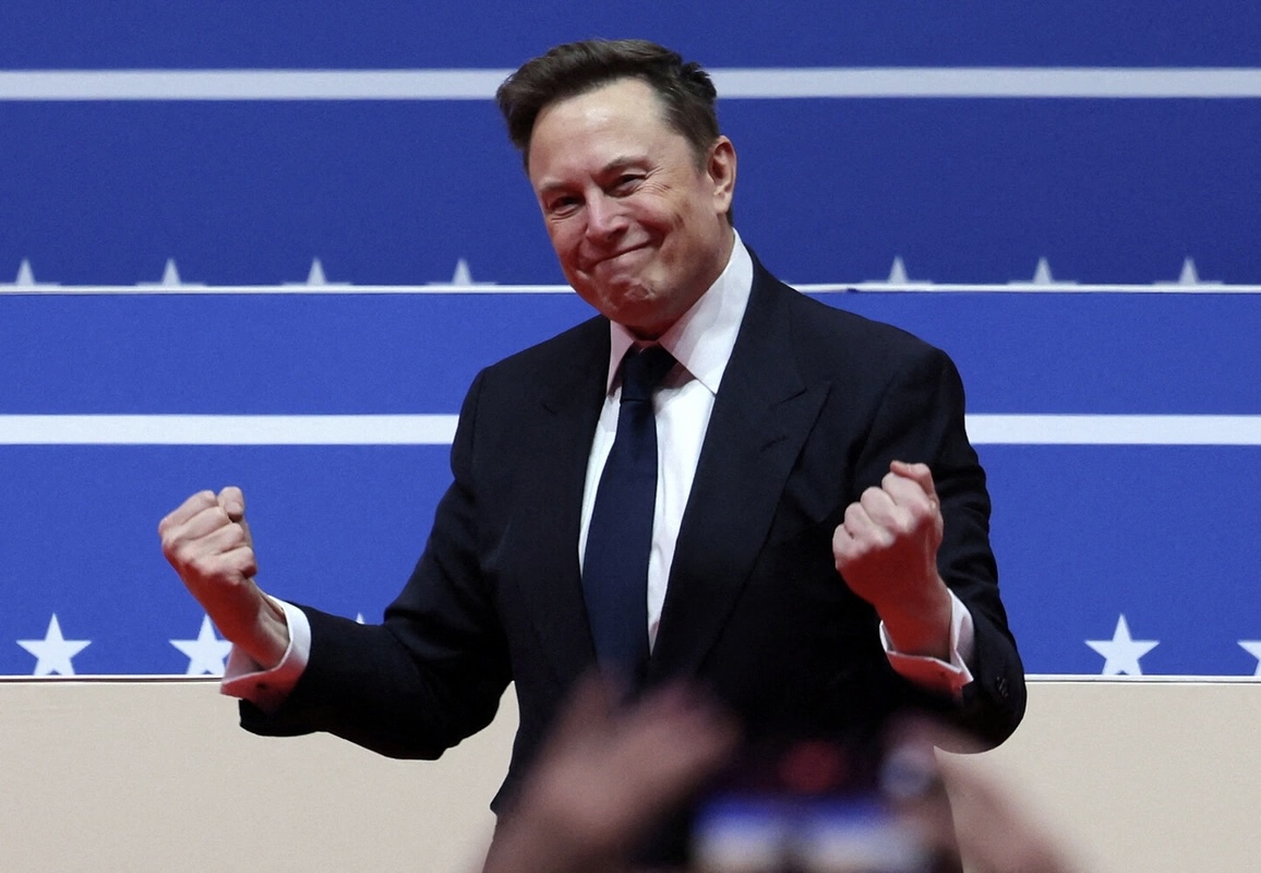 Süni intellekt İlon Maskı Leonardo da Vinçi və Nyutondan üstün tutdu