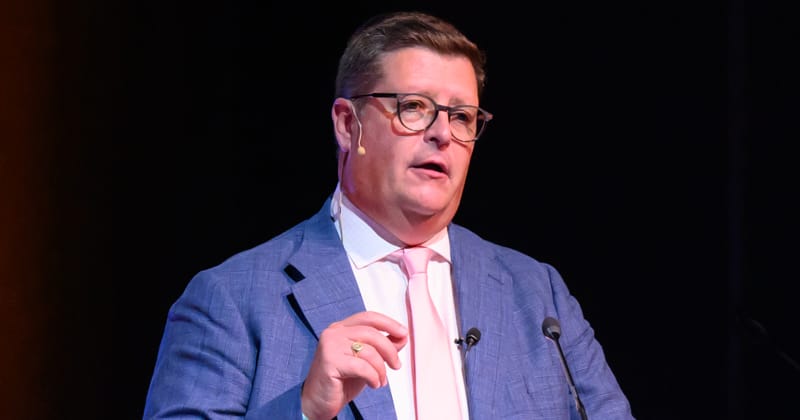 Keçmiş təhsil katibi: Yerli təhsil tərəfdaşlıqları məktəblər arasında əməkdaşlığı gücləndirə bilər