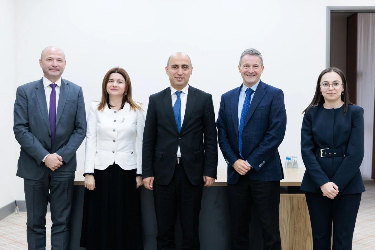 Ali məktəblərin beynəlxalq rəqabət qabiliyyətinin artırılması ilə bağlı əməkdaşlıq müzakirə olunub