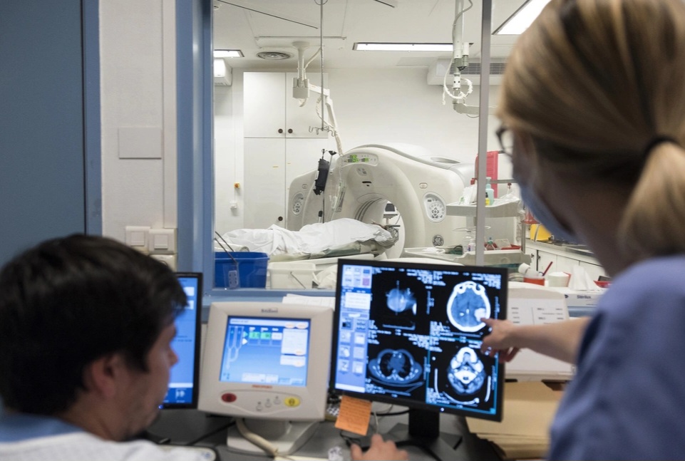 İnsan beyni 32 yaşda "böyük" mərhələsinə keçir 