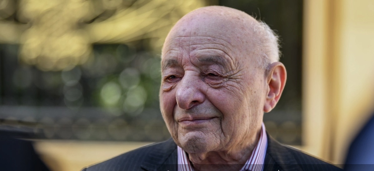 Ömər Eldarov: "Anarın heykəlini hazırlayıram, özü müraciət etdi"