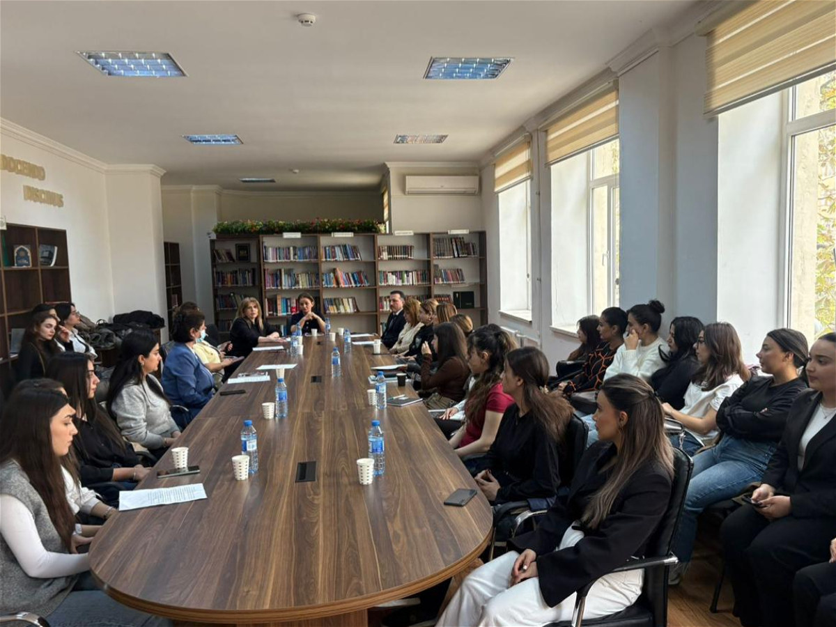 “Əkinçi” qəzetinin 150 illiyinə həsr olunmuş “Mətbuat və dil” mövzusunda tədbir keçirilib