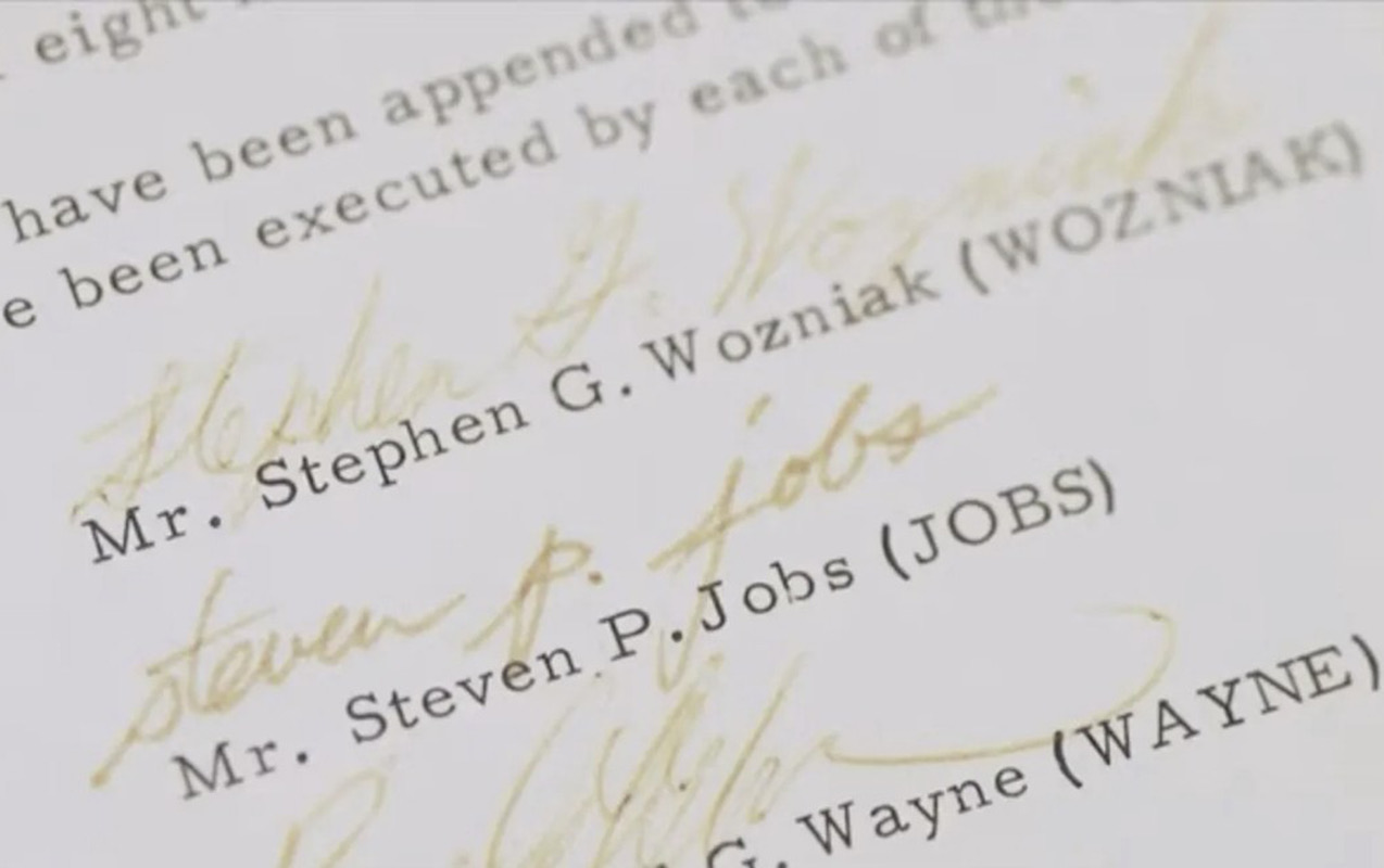 “Apple”ın təsis sənədi hərraca çıxarılacaq