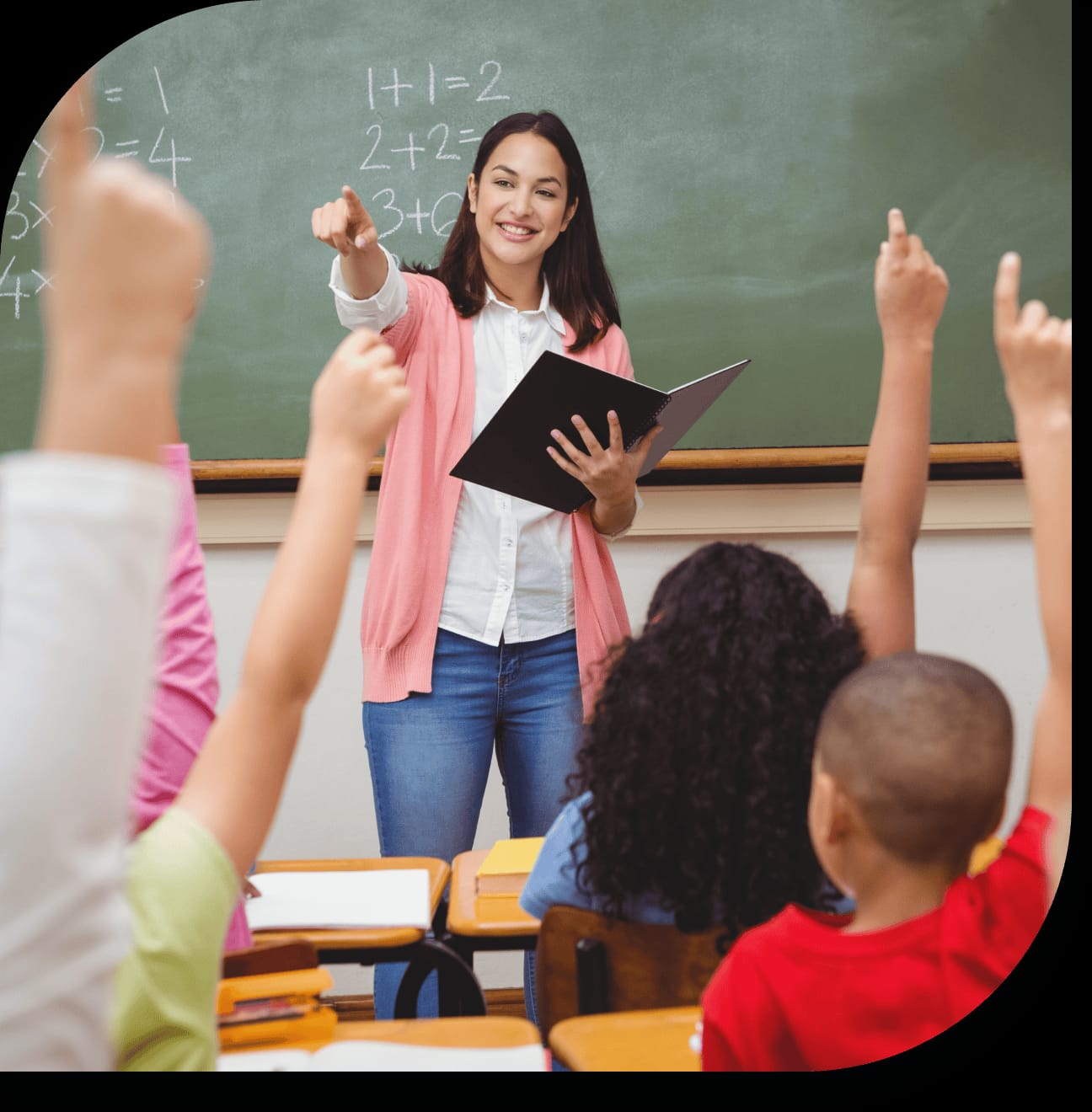 NEA: Müəllimlər iş yerində digər peşə sahiblərinə nisbətən daha çox müdaxilə və çeviklik problemləri ilə üzləşir