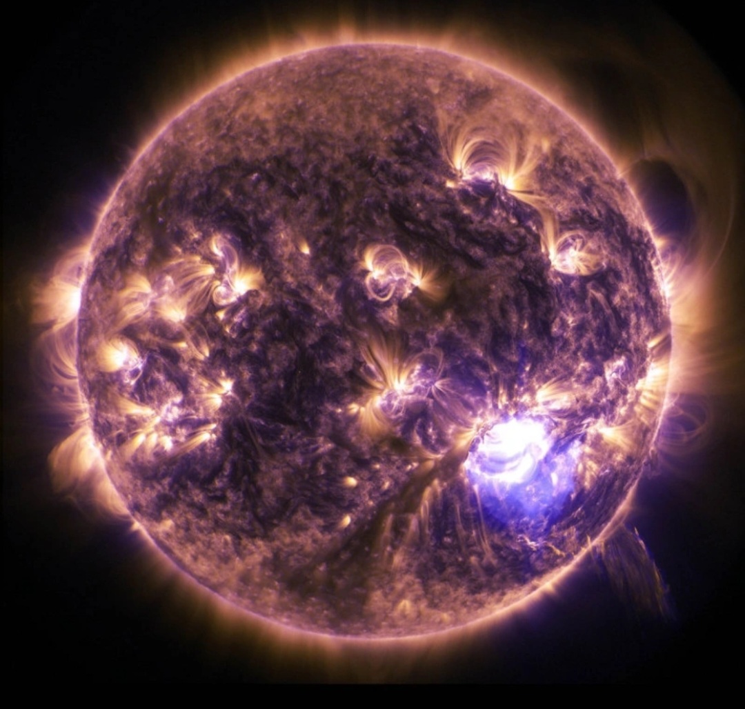 Günəşdə güclü partlayışlar baş verib