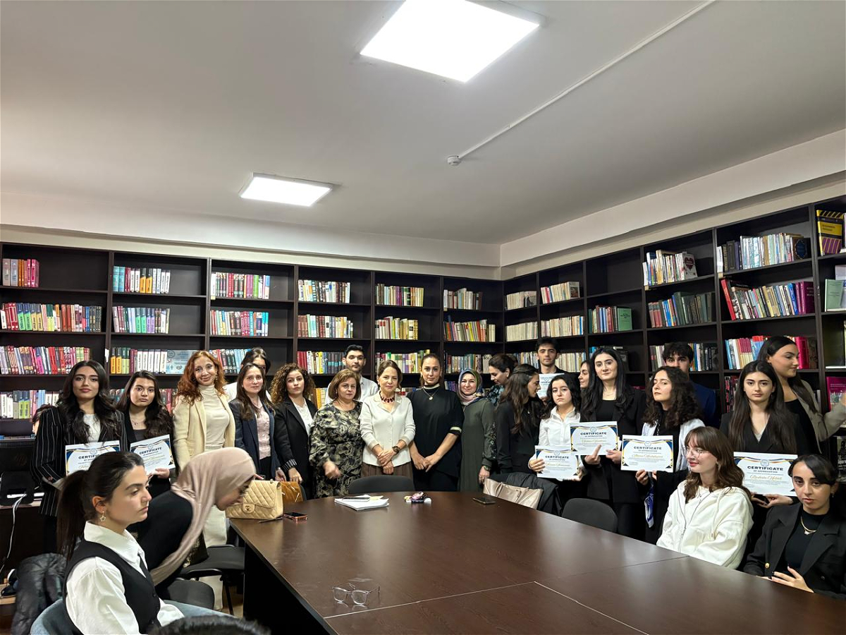 Bəxtiyar Vahabzadənin 100 illik yubileyinə həsr olunmuş ədəbi-bədii gecə keçirilib