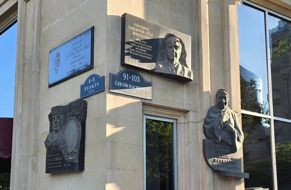 Bu məşhurlar eyni binada yaşayıblar