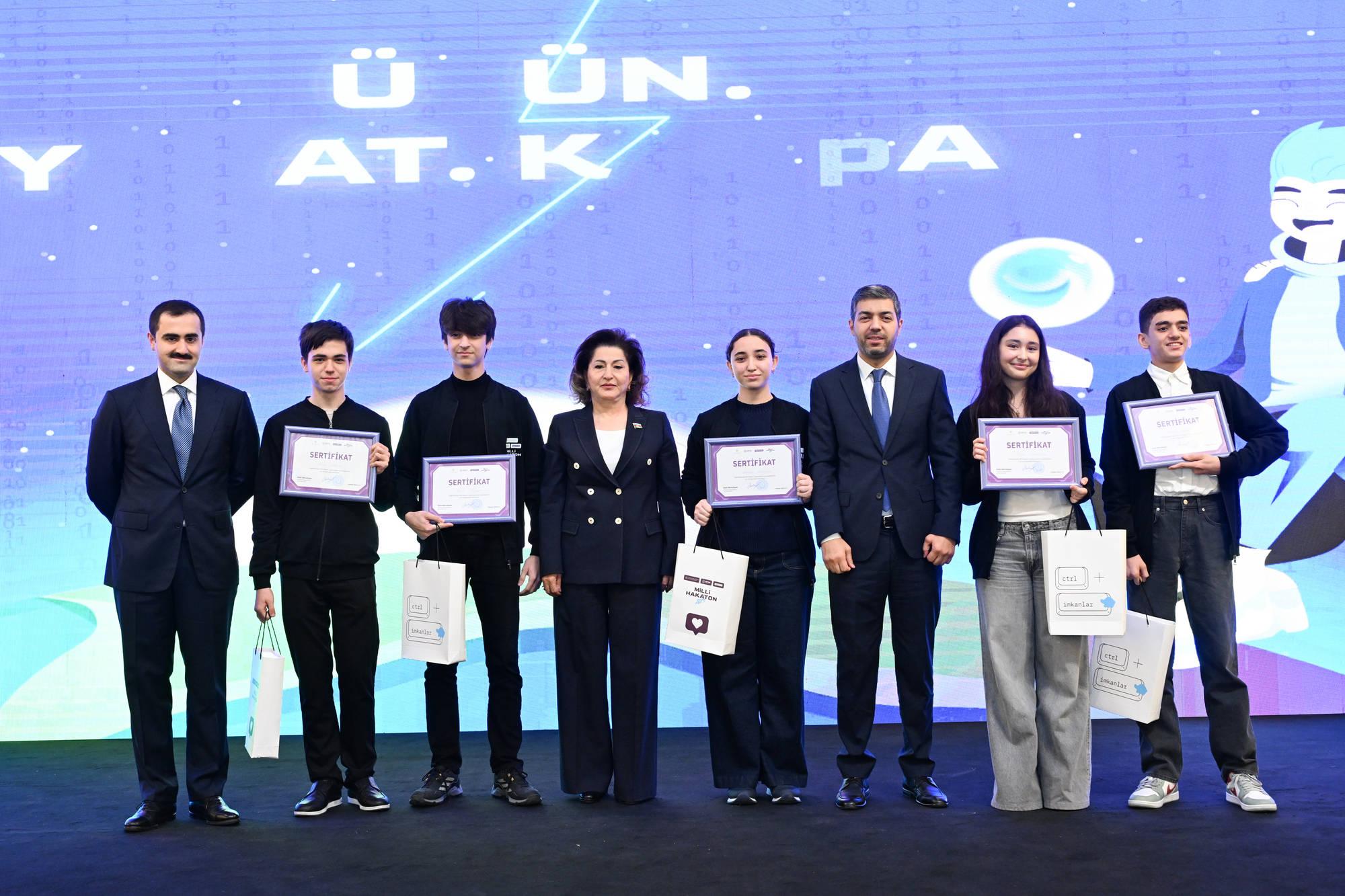Məktəblilərarası Milli Hakaton – 2025-in qalibləri mükafatlandırılıblar