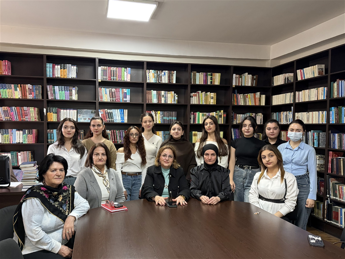 “Suveren Azərbaycan: Gənclər və Konstitusiyanın rolu” mövzusunda dəyirmi masa keçirilib