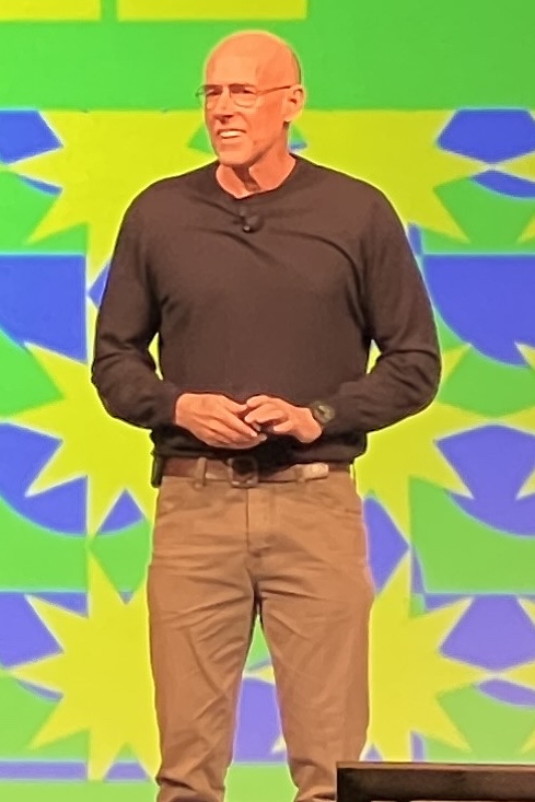 Scott Galloway kişilik böhranı haqqında: “Yeni aseksual, asosial kişi tipi formalaşır”