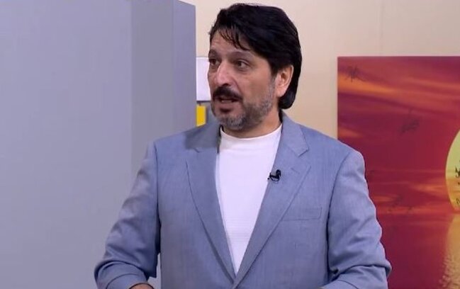 "Təhsil naziri, uşağa belə şeir öyrətməzlər"