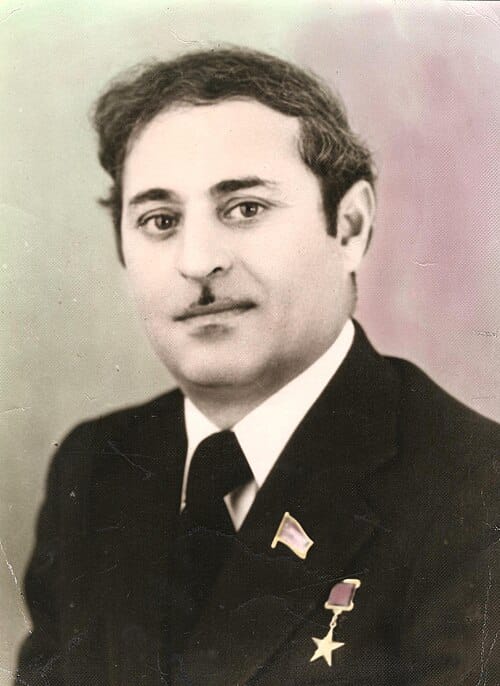 Görkəmli neftçi İsrafil Hüseynovun xatirəsi anılır