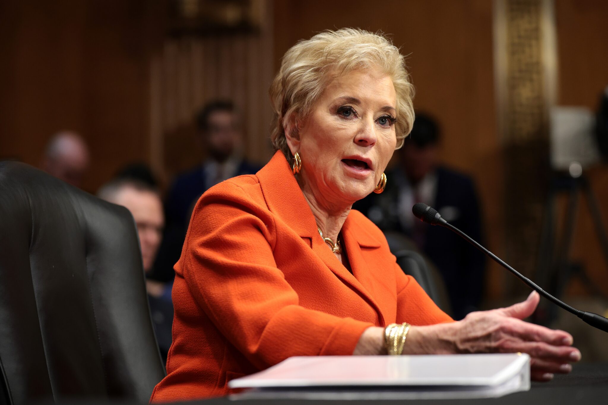 ABŞ Təhsil Naziri Linda McMahon universitetlərdə ideoloji qərəz mövzusunda Ağ Evdə keçirilən dəyirmi masada iştirak edib