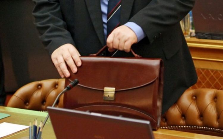 Azərbaycanda ali təhsil müəssisəsi 18 vəzifəyə işçi axtarır - SİYAHI