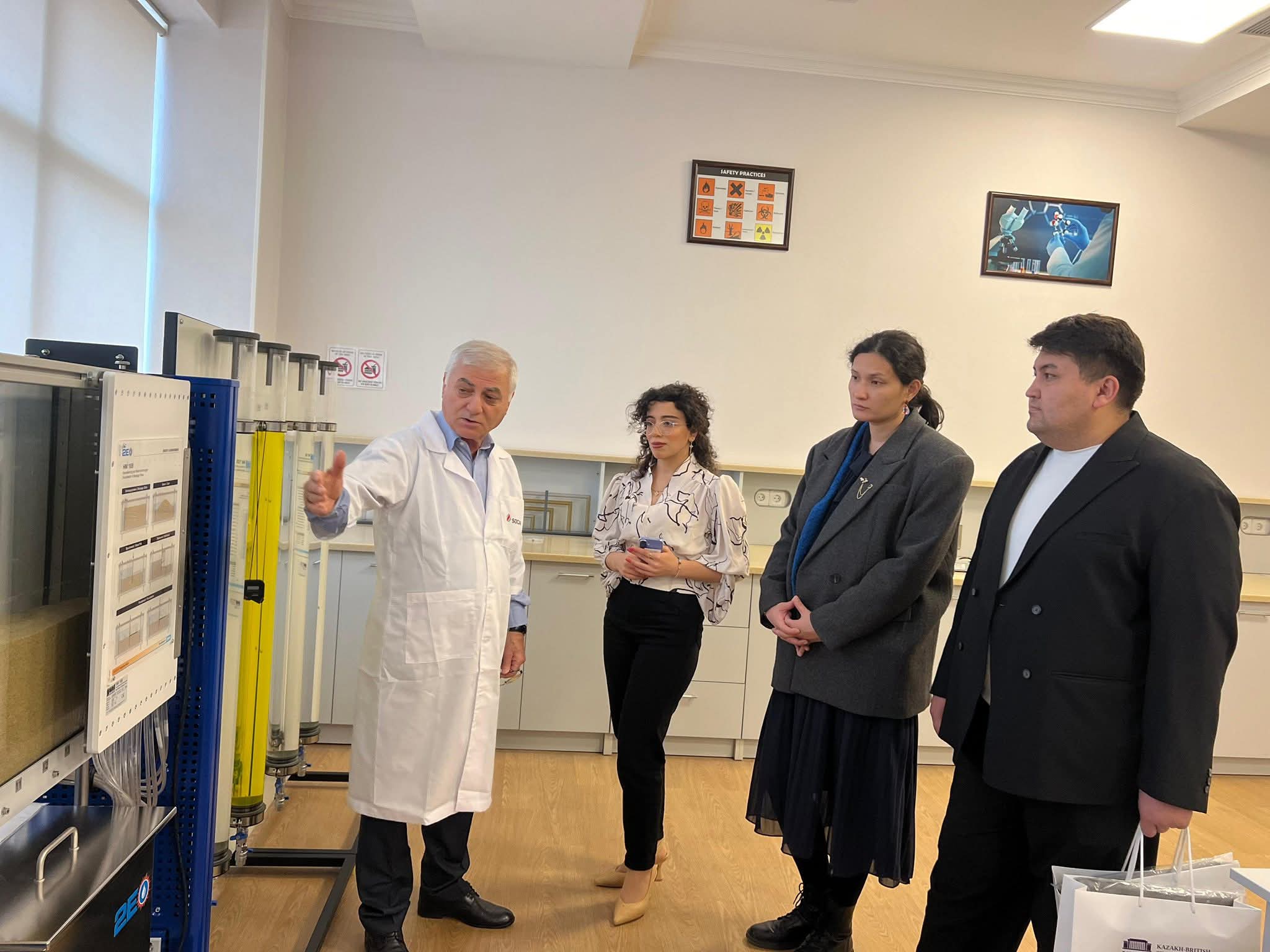 Qazaxıstan-Britaniya Texniki Universitetinin Elm və innovasiya üzrə prorektor vəzifəsini icra edənlər BANM-da olublar 