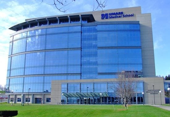 Böyük Mançester universitetində fırıldaqçılıq iddiaları: Tənzimləyicilər sorğu başlatdı