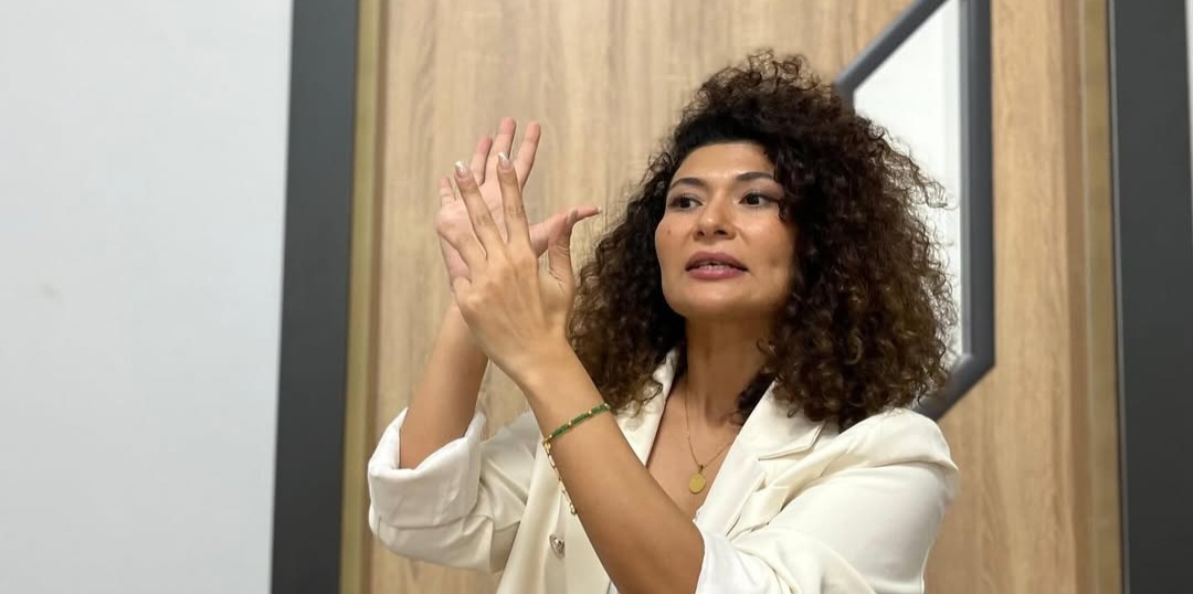 Nuranə Abıyevanın təqdimatında "Jest dili dərsləri" proqramı davam edir