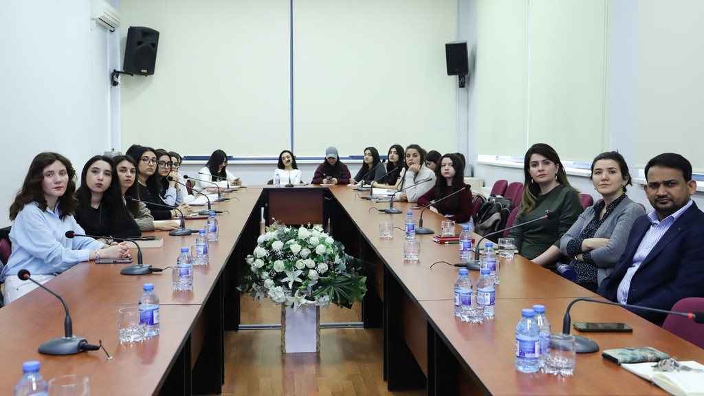 İngilis dili və ədəbiyyatı departamenti  seminarlar keçirib