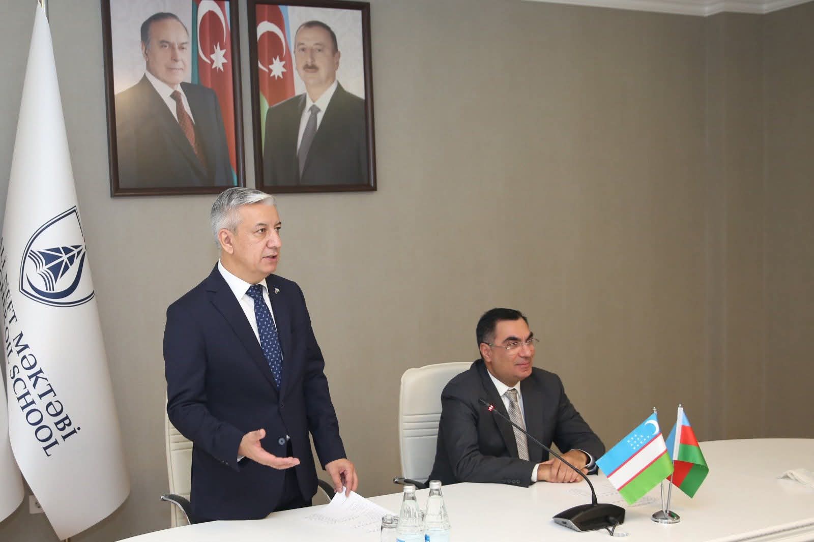 Özbəkistan səfiri Bakı Ali Neft Məktəbində özbək tələbələrlə görüşdü