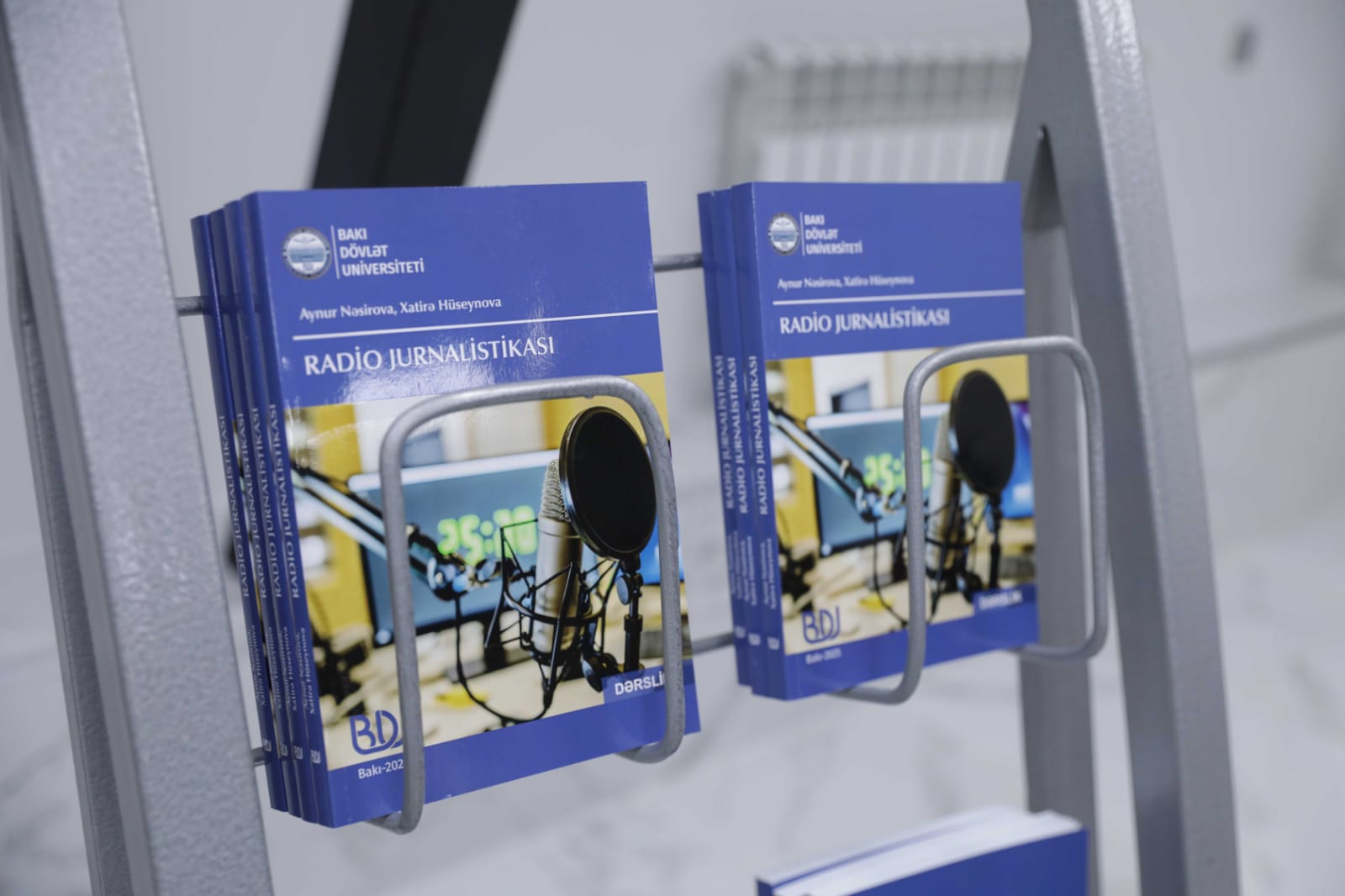 Yeni “Radio jurnalistikası” dərsliyi işıq üzü gördü