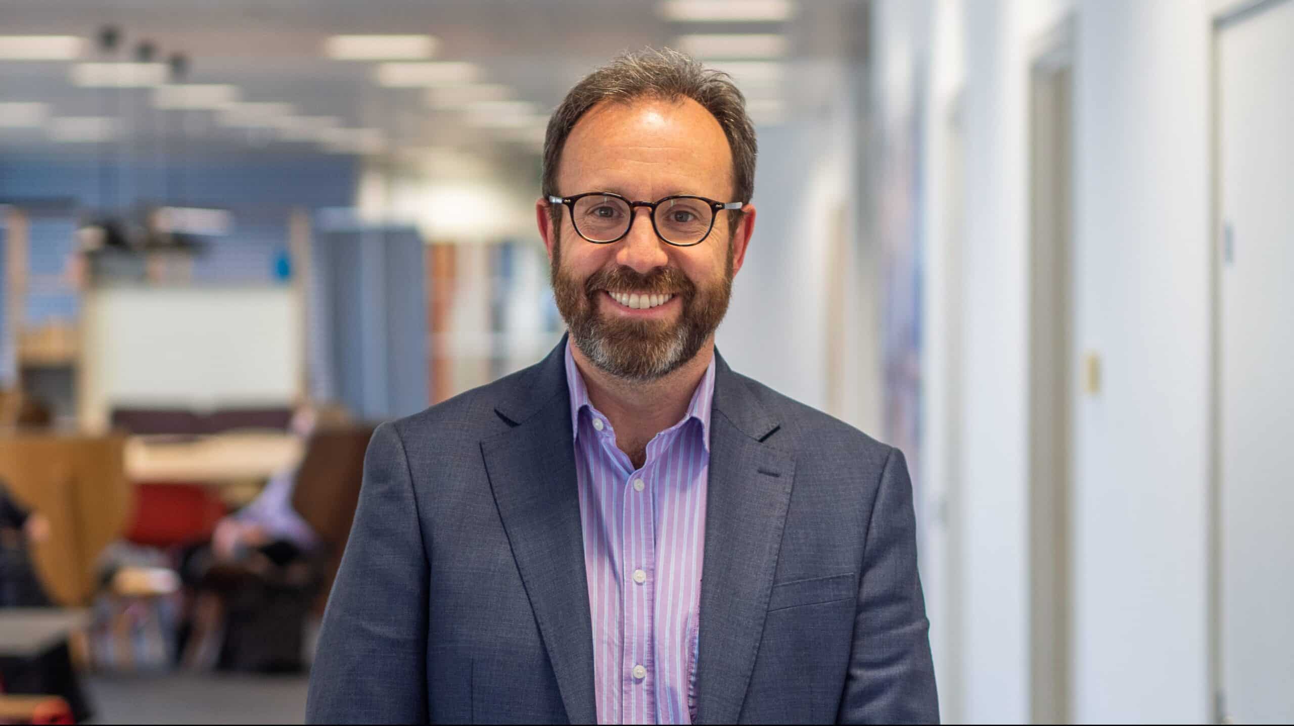 Russell Hobby həmkarlar ittifaqı üzvü olur, lakin TKAT CEO-su olaraq qalacaq