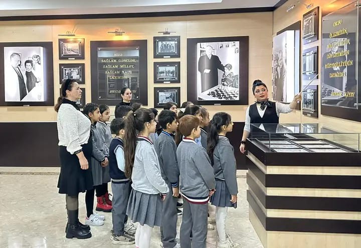 Astara şəhəri 4 nömrəli tam orta məktəbin IV sinif şagirdləri Heydər Əliyev Mərkəzində oldu