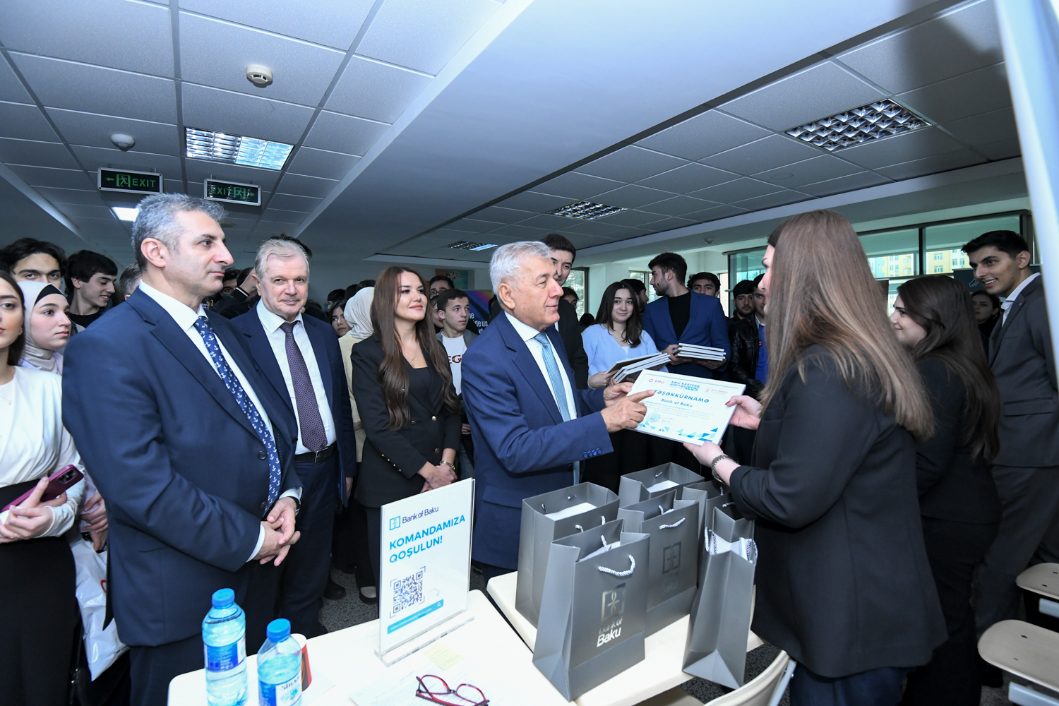 Rektor BMU-da karyera sərgisi ilə tanış olub