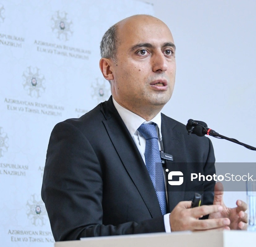 Emin Əmrullayev: "Altı yaşlı uşaqdan dillə bağlı hansısa siyasi mövqe gözləyə bilmərik"