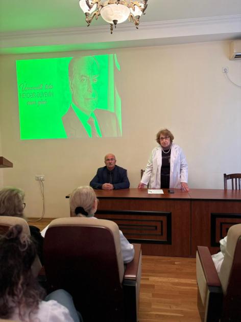 Aşqarlar Kimyası İnstitutunda Ümummilli Lider Heydər Əliyevin xatirəsi anılıb