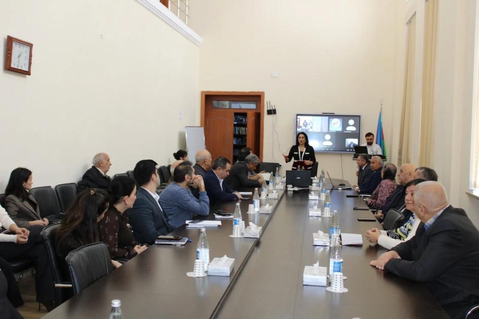 Türkiyəli alim İqtisadiyyat İnstitutunun elmi seminarında çıxış edib