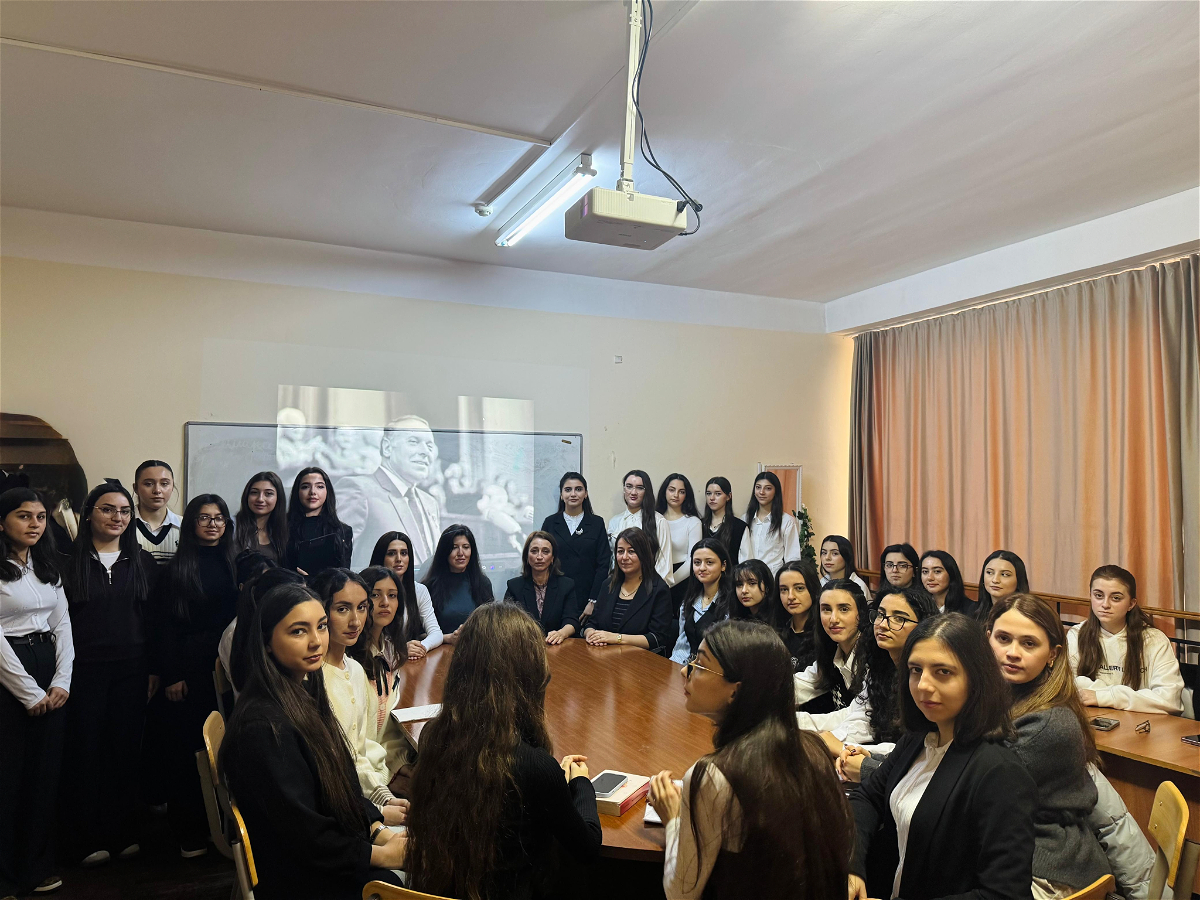 ADU-da Ulu Öndər Heydər Əliyevin Anım Gününə həsr olunmuş dərs keçirilib
